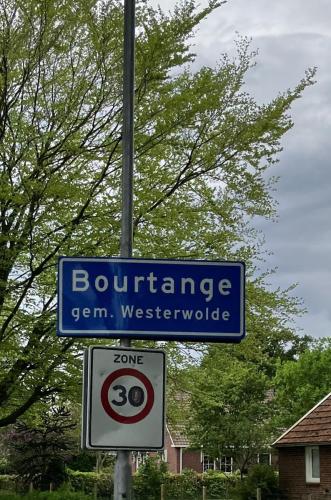 Erstes Ortsschild auf der Holländischen Seite