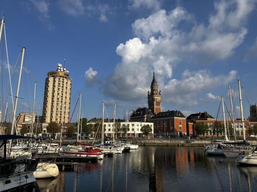 Dünkirchen Hafenblick in Richtung Zentrum