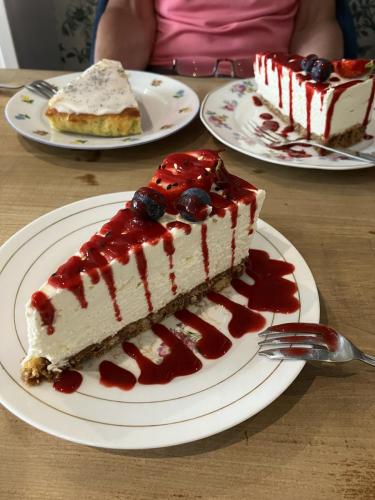 Tolles kleines "Teehaus" mit lecker Kuchen gefunden